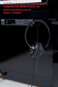 Klavier Yamaha U1F schwarz poliert.