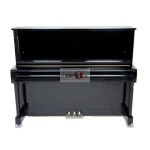 Klavier Yamaha U1F schwarz poliert.
