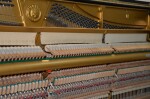 Klavier Yamaha U1F schwarz poliert.